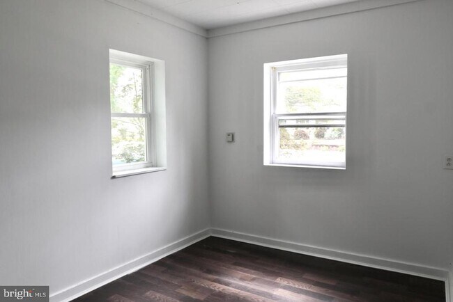 Building Photo - 149 S Main St