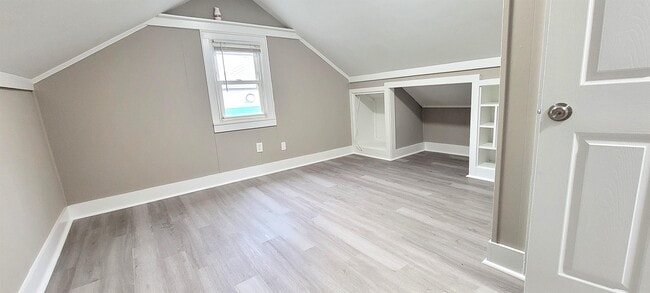 Building Photo - 104 Middleneck Ln