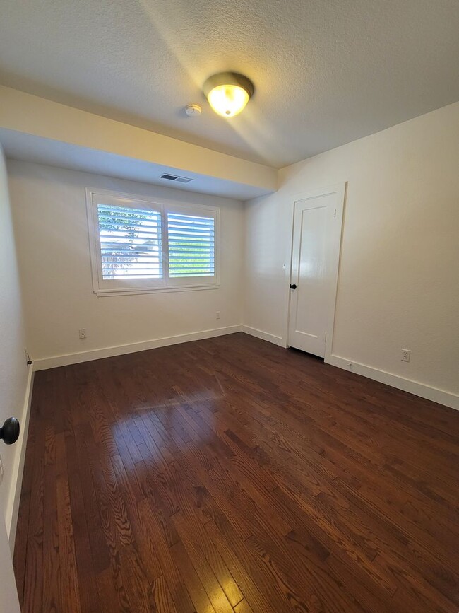 Building Photo - 437 Enslen Park Ct