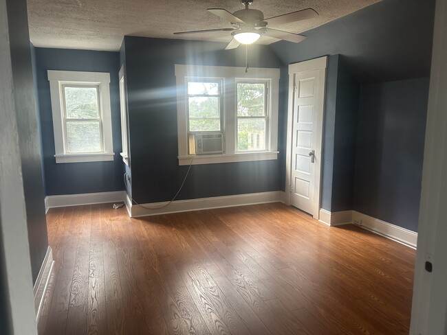 Building Photo - 288 Ross Park