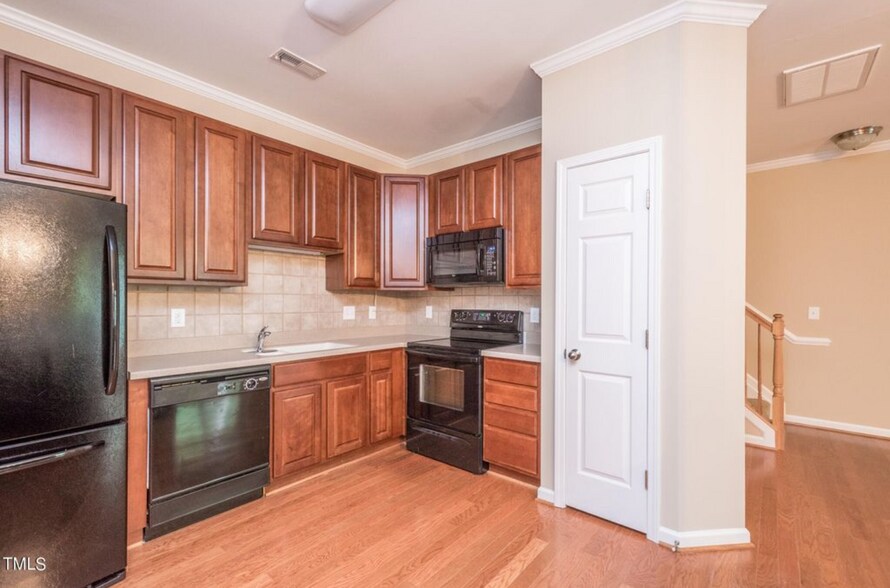 Kitchen - 2230 Valley Edge Dr