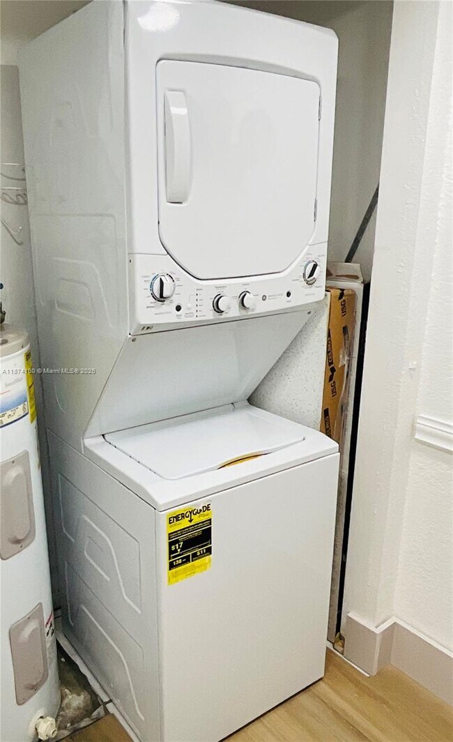 Building Photo - 12500 SW 5th Ct