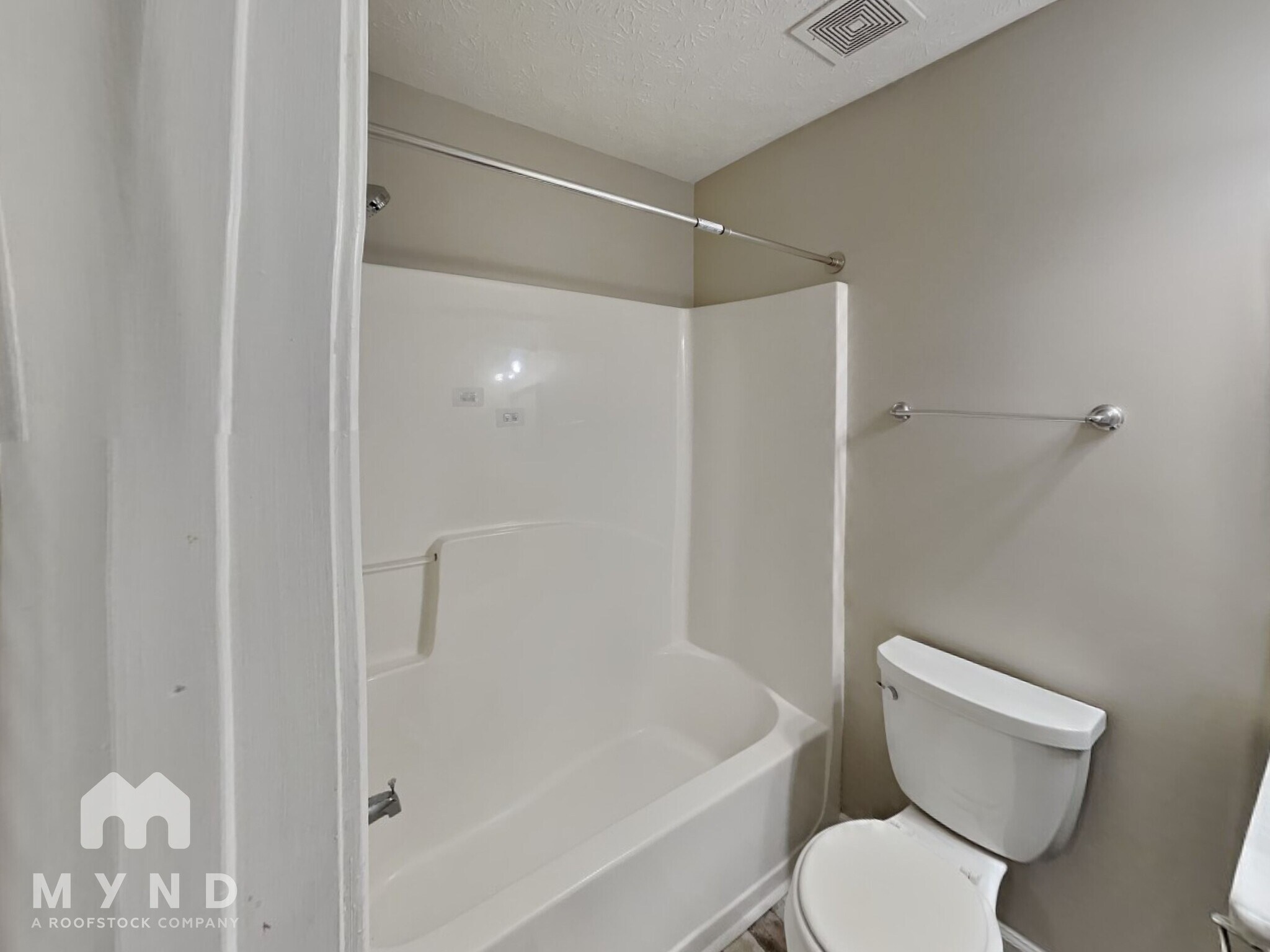 Building Photo - 495 Princeton Dr