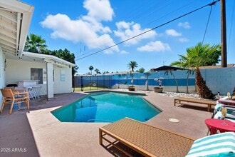 Building Photo - 2530 N 68th Pl