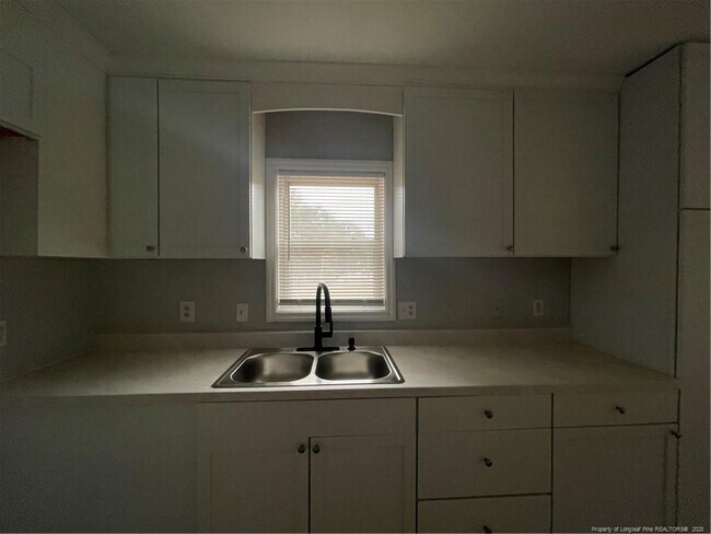 Building Photo - 1106 Simpson St