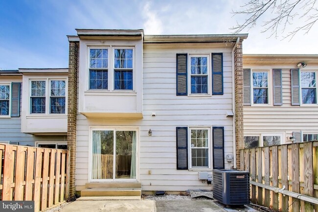 Building Photo - 20210 Maple Leaf Ct