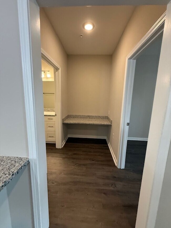 Building Photo - Special Offer! 18 month lease $1,375.00!!