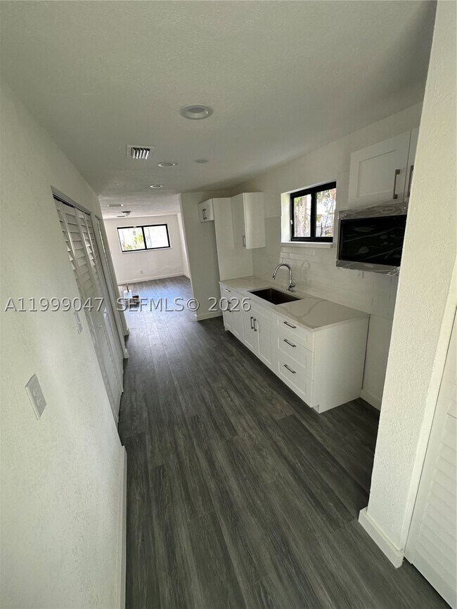 Building Photo - 3689 William 3689