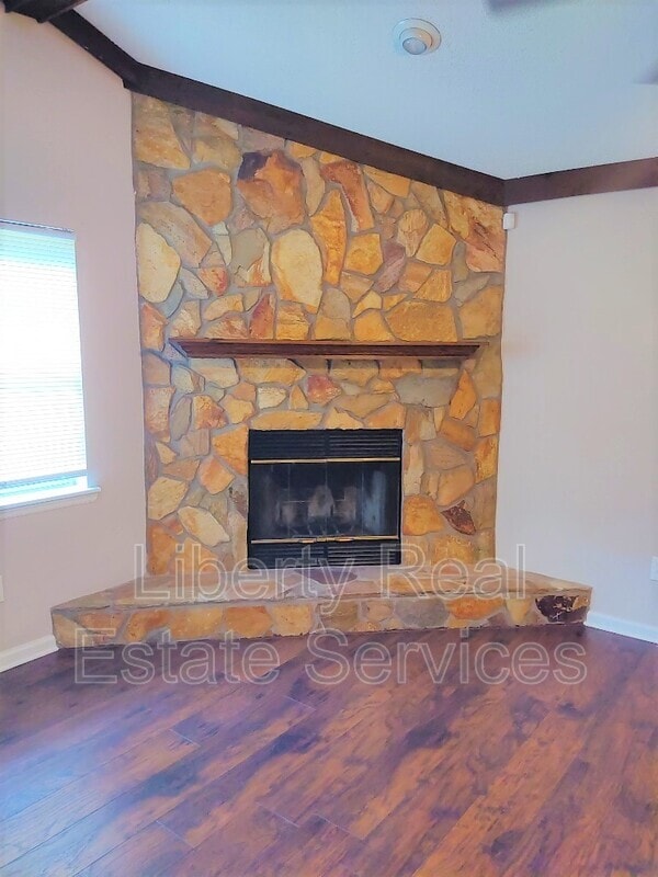 Building Photo - 734 Robin Hood Dr