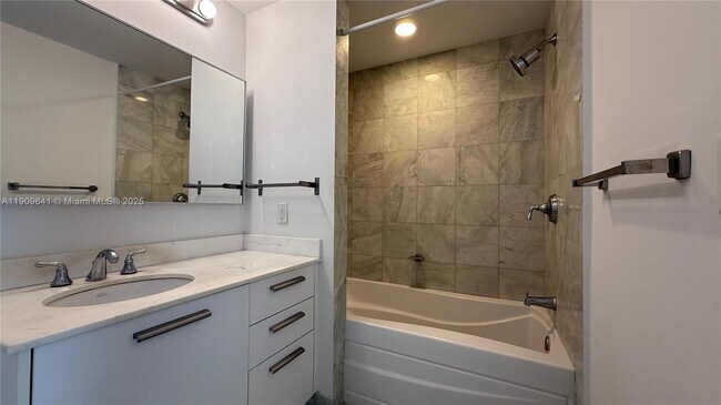 Building Photo - 1060 Brickell Ave