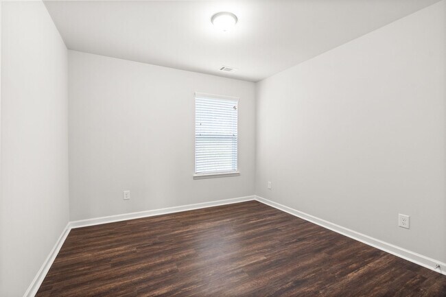 Building Photo - 4 Bed 2.5 Bath home in Gainesville! Retreat at Chicopee