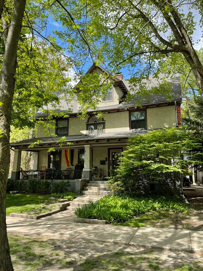 Primary Photo - 2000 Sherman Ave