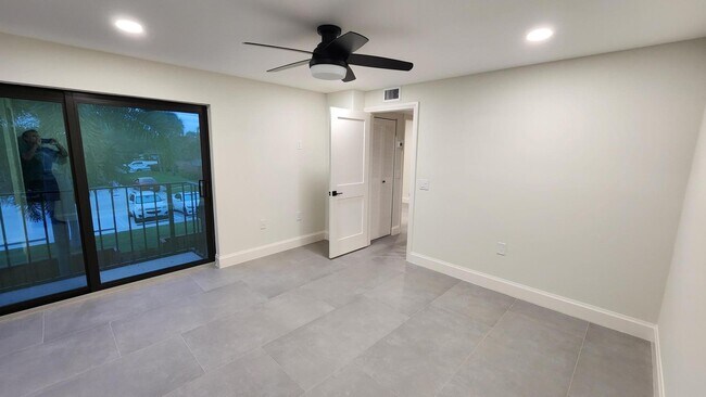 Building Photo - 2026 20th Ct