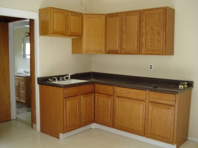 Kitchen - 232 Weimar St