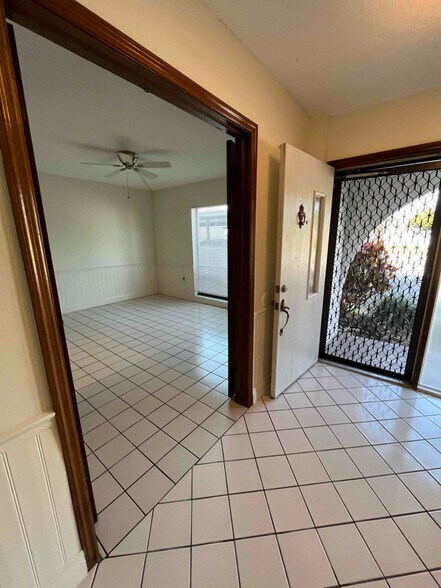 Building Photo - 6732 Beach Blvd