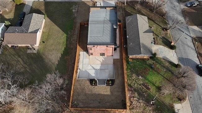 Building Photo - 605 N Idaho Ave