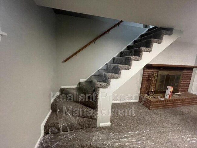 Building Photo - 1220 Gainesway Dr