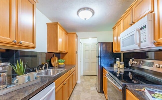 Building Photo - Beautiful 2 bedroom Condo in Kirkland!!