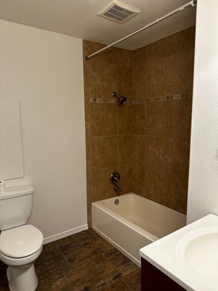 Building Photo - 2482 Nyssa Dr