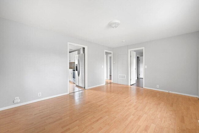 Building Photo - 2 Bedroom, 1 Bathroom Available Now!