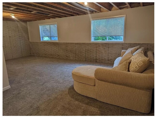 Building Photo - 2525 Ridgeview Way