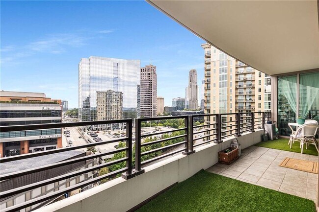 Building Photo - 700 Park Regency Pl NE