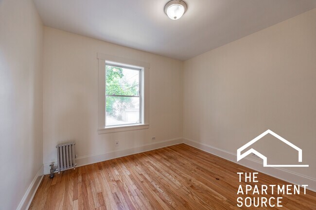 Building Photo - 3349 W Balmoral Ave
