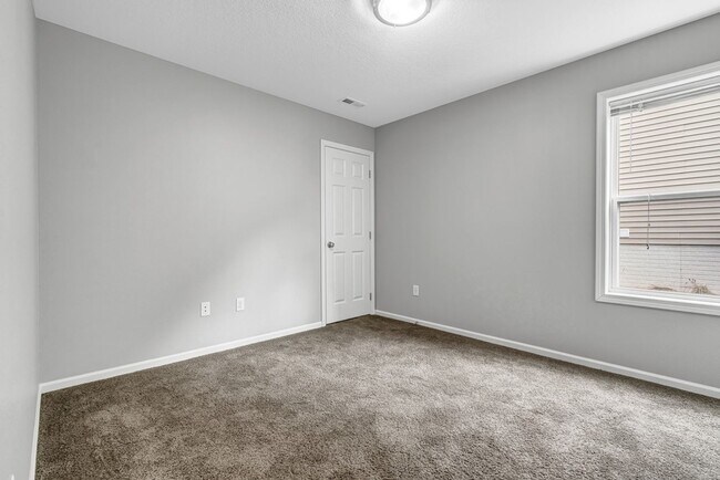 Building Photo - Summerland Twinhomes