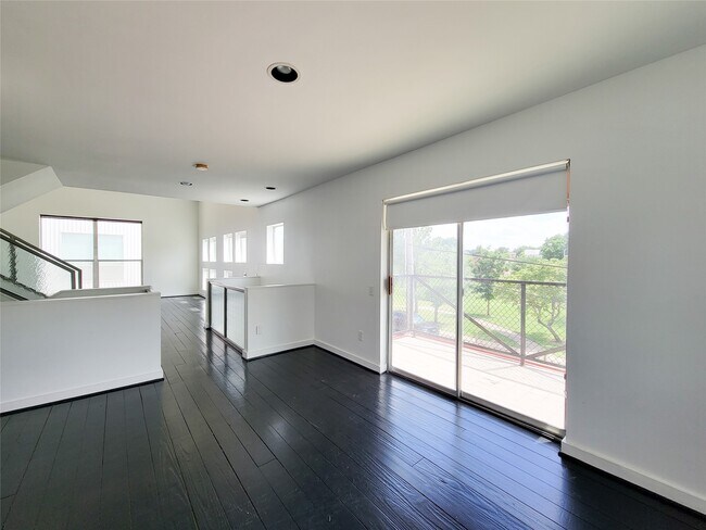 Building Photo - 2605 Calumet St