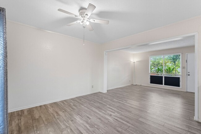 Building Photo - Waiau Gardens Kai Townhouse with 3 bedrooms / 1.5 bathrooms / 2 assigned parking stalls