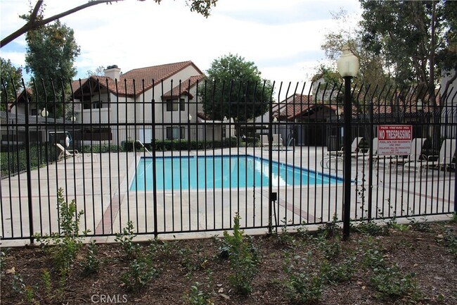 Building Photo - 8313 Vineyard Ave