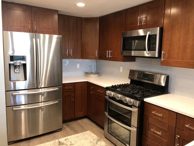 Building Photo - 736 Gould Ave