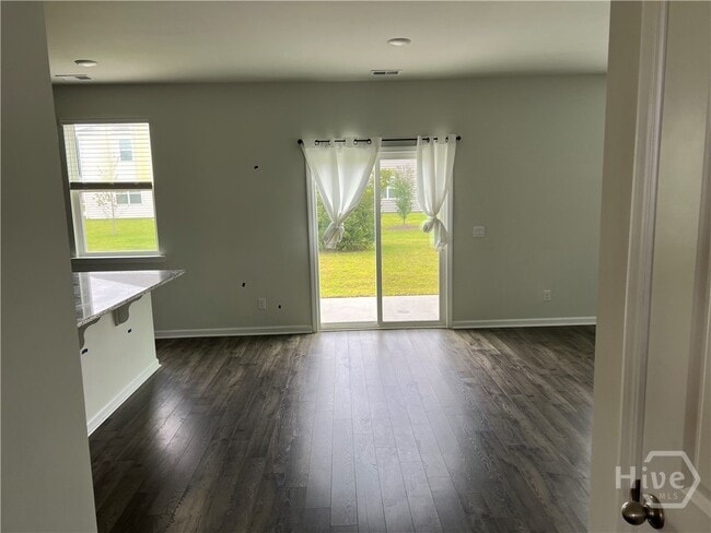 Building Photo - 110 Coopers Rise