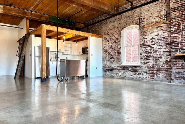Building Photo - 172 Middle St