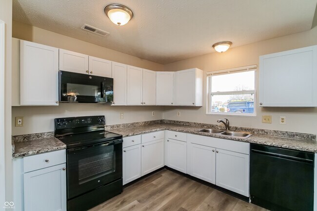 Building Photo - 2507 Swan Sea Dr