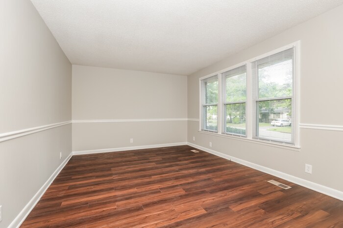 Building Photo - 4873 Everest Dr