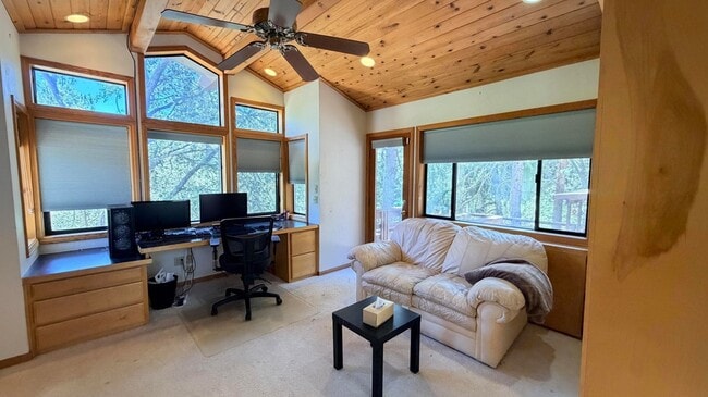 Building Photo - 54061 Linger Ln