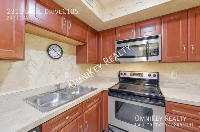 Building Photo - 2311 Basil Dr