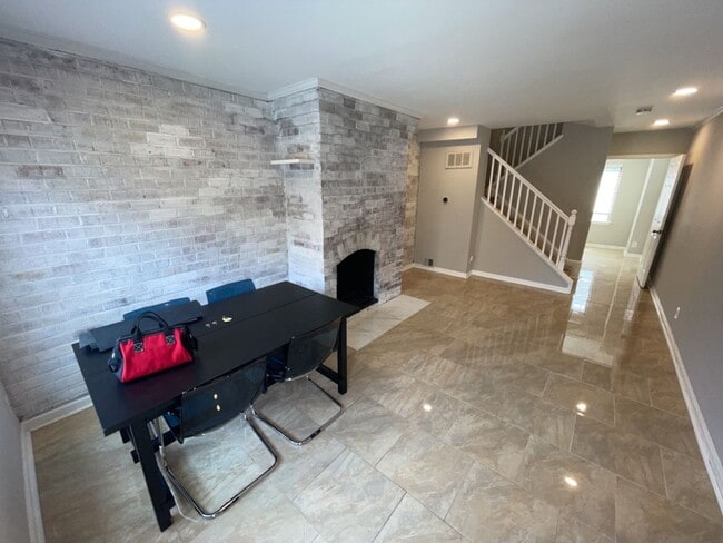 Building Photo - Georgetown Waterfront Home!