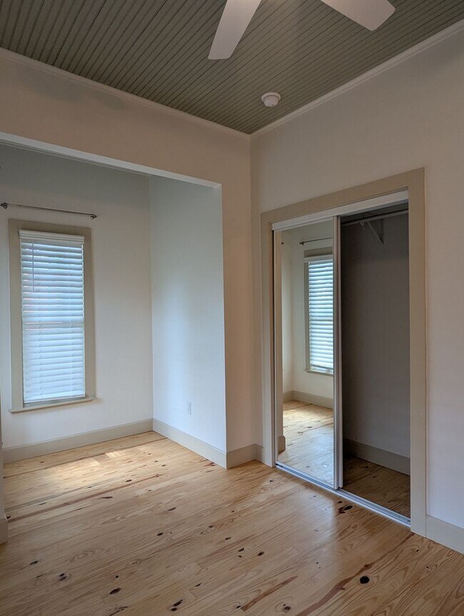 Building Photo - Stunning Fully Renovated 3-Bedroom, 2-Bathroom Cottage-Style Home
