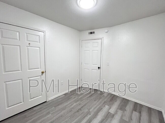 Building Photo - 606 Virginia St