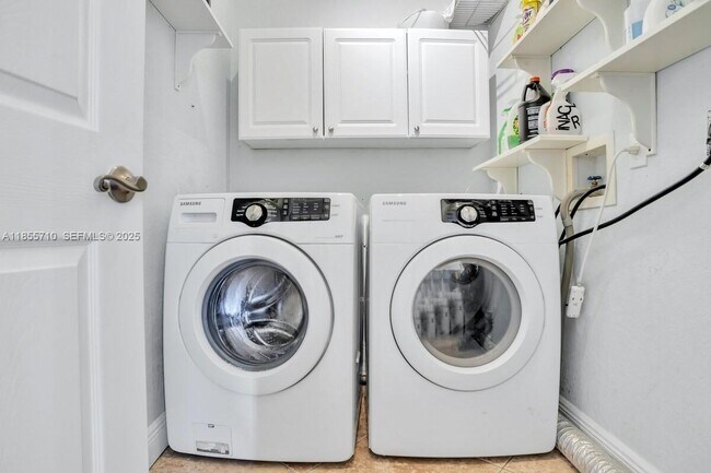 Building Photo - 205 N 31st Ave