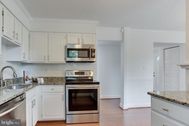 Building Photo - 1845 Sharwood Pl