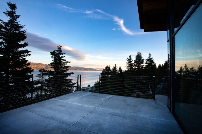 Building Photo - Architectural gem