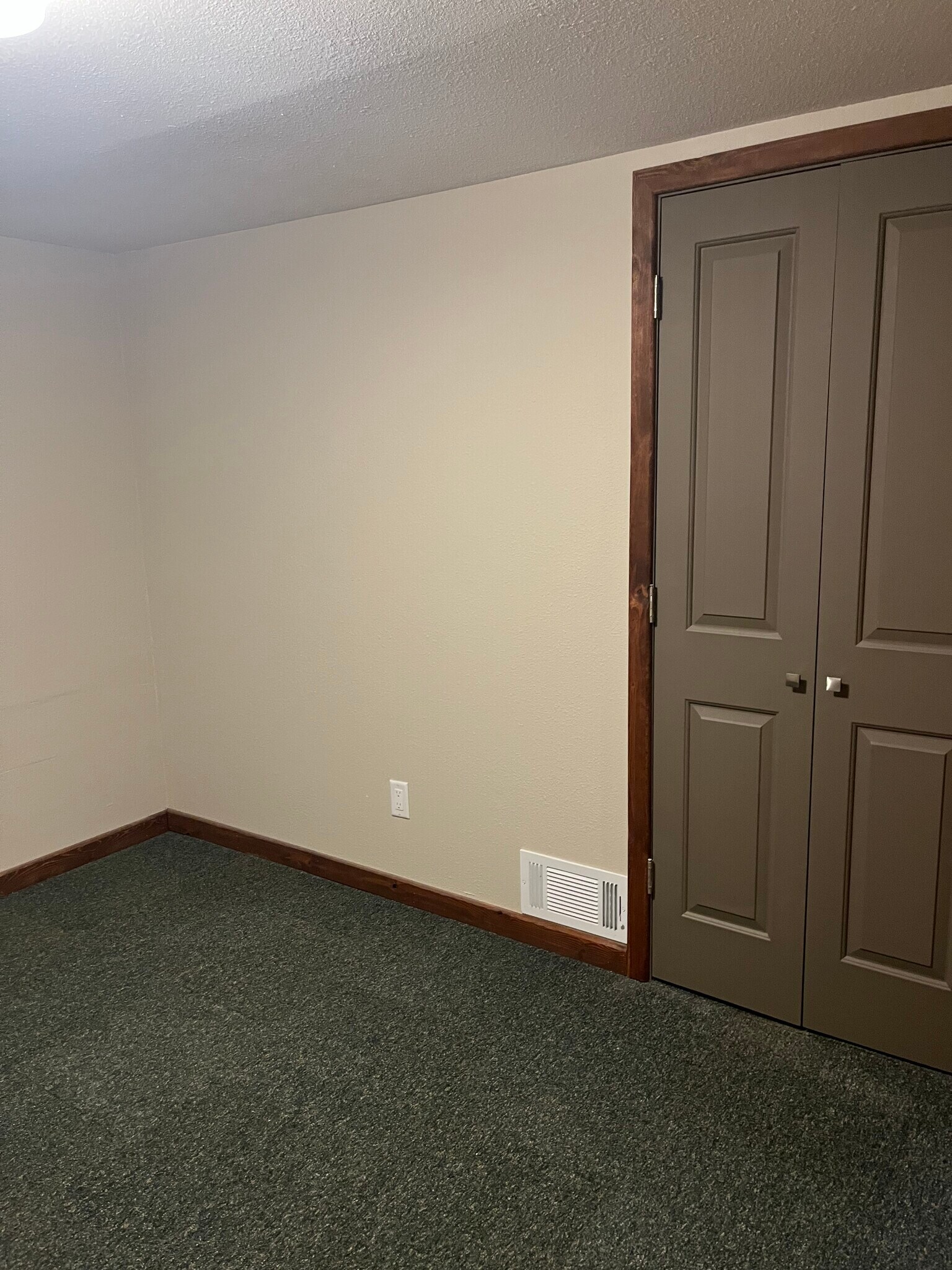 Building Photo - 208 4th St