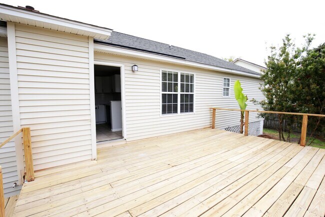 Building Photo - Available now. Beautiful fully renovated 3...