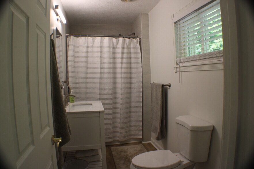 Building Photo - 107 Cori Dr