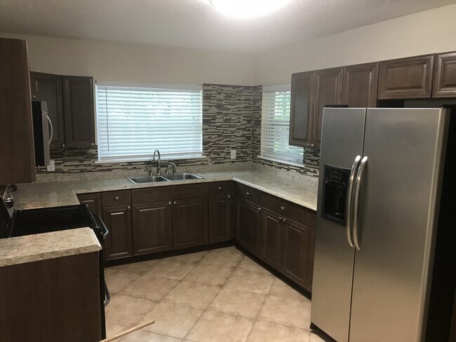 Building Photo - Large Old West Tampa Home