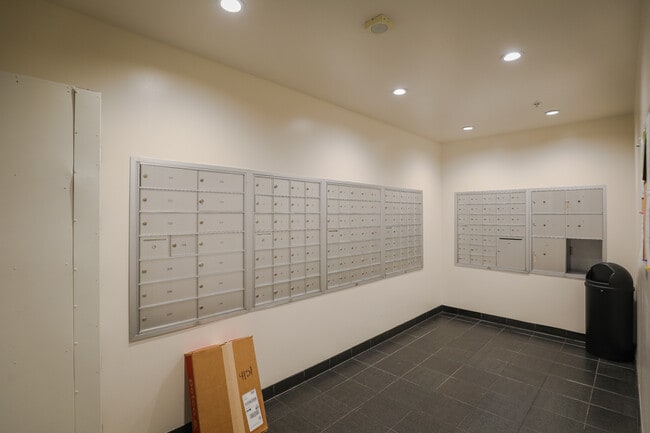 Building Photo - 450 J St