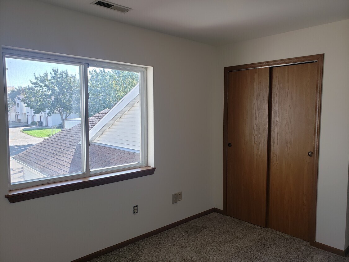 Building Photo - 934 Rockefeller Ln